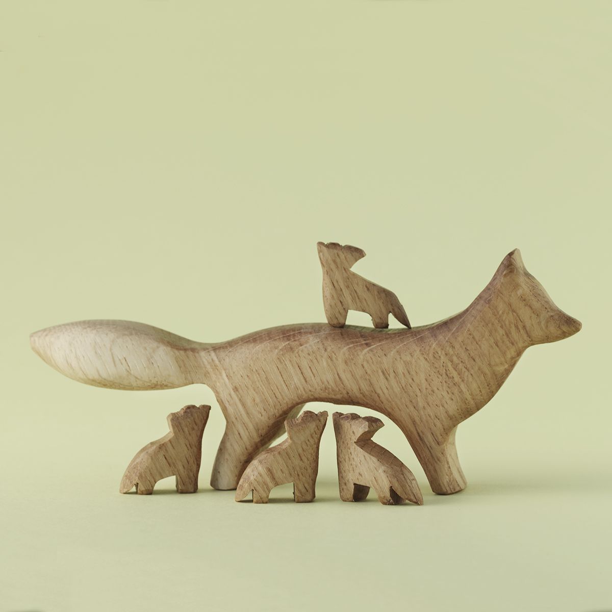 Renarde et ses 4 petits en chêne